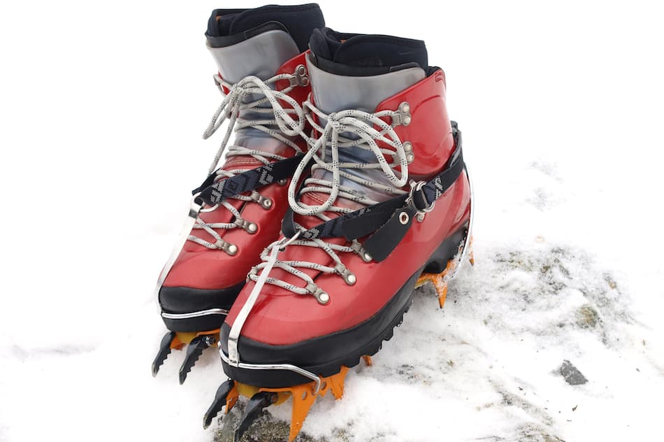 کفش های زمستانی برای مقابله با یخ 