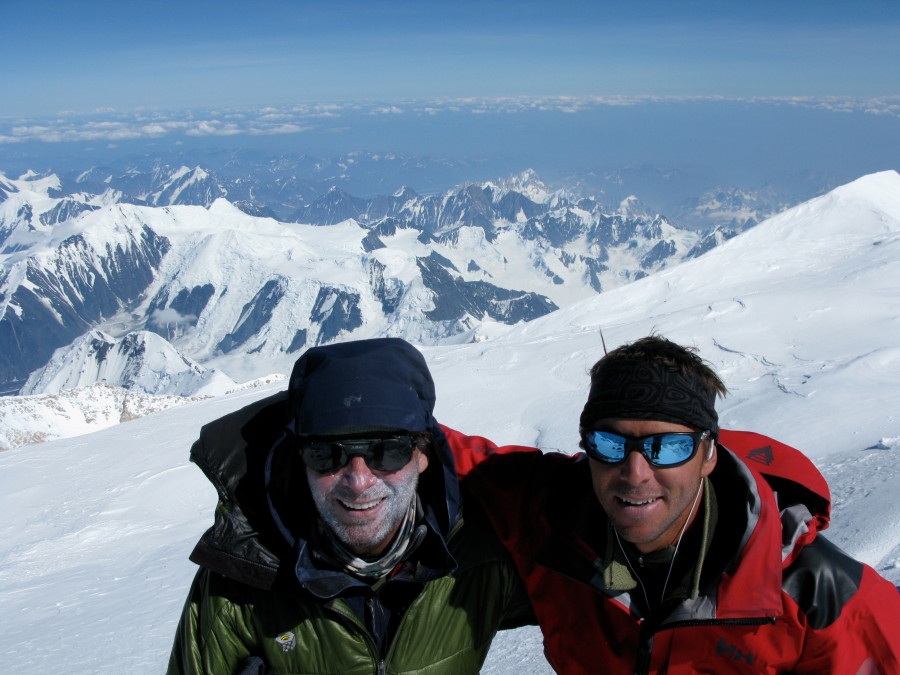 900 - اهمیت عینک آفتابی مناسب در کوهنوردی